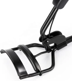 INTER-ESQUE® Wimperkruller - Eyelash Curler + 5x Gratis Extra Siliconen Pad - Zwart 9 INTER-ESQUE® Wimperkruller - Eyelash Curler + 5x Gratis Extra Siliconen Pad - Zwart -Glam Make-up Verkoop 1063x1200 9