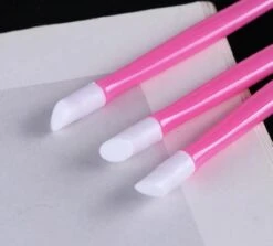 Merkloos Bokkenpoot - Cuticle Pusher - Cuticle Care - Nagelriemverzorging -Glam Make-up Verkoop 1200x1082