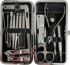 Medies - Luxe Manicureset 16 Delig Met Lederen Luxe Etui | Pedicure Set | Manicure Etui | Manicure Sets | Pedicure Sets | Nagelverzorging | Nagelknippers | Comedonlepels | Nagelvijl | Nagelriemknipper | Teennageltang | Nagelschaar | RVS -Glam Make-up Verkoop 1200x1114 3