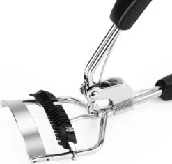 INTER-ESQUE® Wimperkruller Met Kam - Eyelash Curler + 5x Gratis Extra Siliconen Pad - Zwart/Zilver -Glam Make-up Verkoop 1200x1142 13
