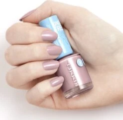 Rimmel London KIND & FREE Vegan Nagellak - 154 Milky Bare -Glam Make-up Verkoop 1200x1168 1