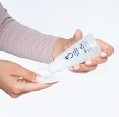 Herome Nagellakremover Nagellakverwijderaar - Nagelverzorging - Caring Nail Polish Remover - Acetonvrij - 120ml 15 Herome Nagellakremover Nagellakverwijderaar - Nagelverzorging - Caring Nail Polish Remover - Acetonvrij - 120ml -Glam Make-up Verkoop 1200x1175