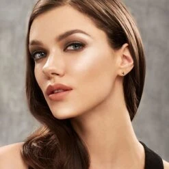 Maybelline Master Studio Strobing Highlighter Stick - 100 Light 17 Maybelline Master Studio Strobing Highlighter Stick - 100 Light -Glam Make-up Verkoop 1200x1200 1121