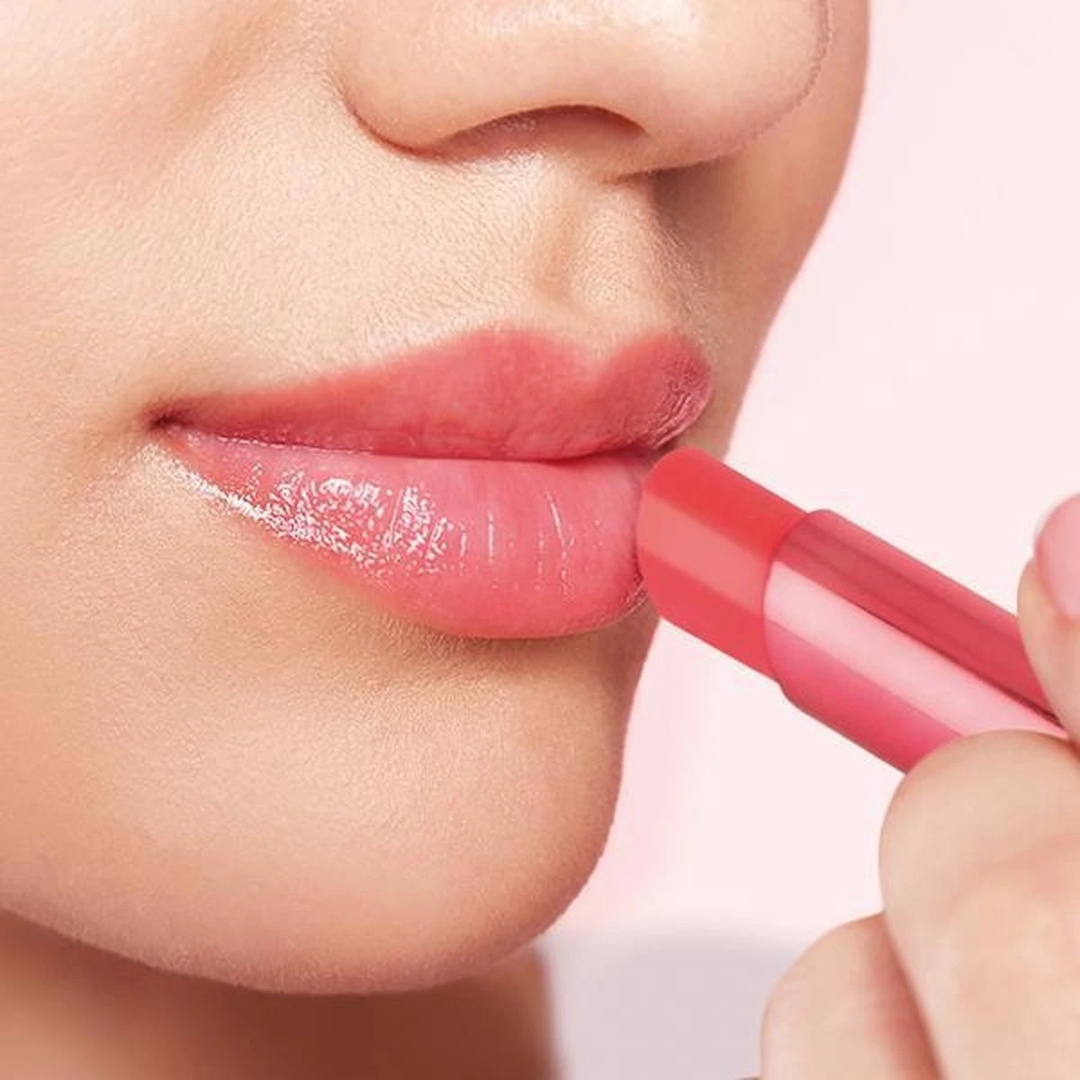 Golden Rose Glow Kiss Tinted Lip Balm PEACH SHAKE NO: 04 Met Hyaluronzuur, Vitamine E En SPF15 3 Golden Rose Glow Kiss Tinted Lip Balm PEACH SHAKE NO: 04 Met Hyaluronzuur, Vitamine E En SPF15 - Afbeelding 3