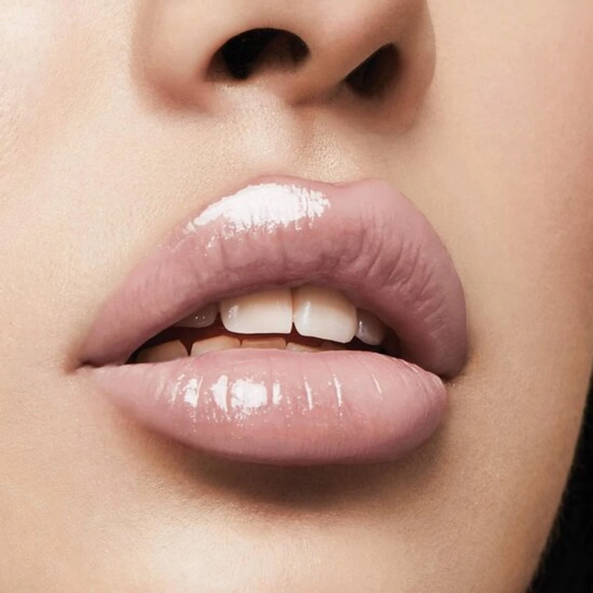 Milani - Keep It Full Nourishing - Lip Plumper Gloss - 07 Almost Natural - Lipgloss - Roze - 3.70 Ml 2 Milani - Keep It Full Nourishing - Lip Plumper Gloss - 07 Almost Natural - Lipgloss - Roze - 3.70 Ml - Afbeelding 2