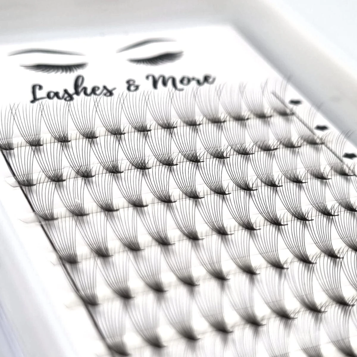 Lashes & More - Nepwimpers - 10D 11mm 0.05 D Krul - Pre-Made Volume Fans – Russian Volume – Pre-Made Fans- Wimperextensions – Wimper Extensions - Verkrijgbaar In Lengte 9mm Tot 15mm 2 Lashes & More - Nepwimpers - 10D 11mm 0.05 D Krul - Pre-Made Volume Fans – Russian Volume – Pre-Made Fans- Wimperextensions – Wimper Extensions - Verkrijgbaar In Lengte 9mm Tot 15mm - Afbeelding 2