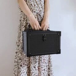 Make Up Koffer- Make Up Organizer- Beautycase -zwart -Make-upkoffer- Multifunctionele Koffer- Make-upkoffer- Sieradenkoffer- Kapperskoffer- Afneembare Schouderriem- Klassieke Zwarte Beautycase -Glam Make-up Verkoop 1200x1200 2376