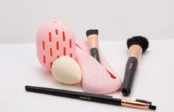 Siliconen Make Up Spons En Kwasten Houder - Roze - Make Up Tools - Make Up Organizer - Make-up Spons Houder - Make-up Kwasten Houder - Stof- En Waterbestendig - Make Up Tools Reizen - Reis Tools