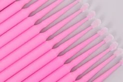 Lashes & More - 100 Stuks Wegwerp Microbrushes - Roze - Wimpers Uitbreiding - Individuele Lash Verwijderen - Wattenstaafje - Micro Borstel Voor Wimper Extensions Tool- Microbrush -Glam Make-up Verkoop 1200x803 1