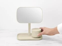 Brabantia ReNew Make-up Spiegel - Met Accessoireschaal - Soft Beige 28 Brabantia ReNew Make-up Spiegel - Met Accessoireschaal - Soft Beige -Glam Make-up Verkoop 1200x899 23