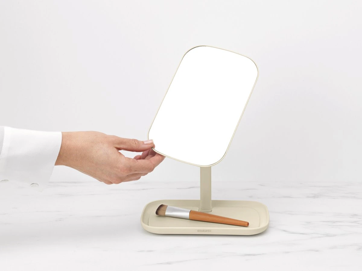 Brabantia ReNew Make-up Spiegel - Met Accessoireschaal - Soft Beige 16 Brabantia ReNew Make-up Spiegel - Met Accessoireschaal - Soft Beige - Afbeelding 16