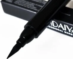 HANDAIYAN® | Eyeliner Met Wing Stempel | Zwarte Oog Stempel | 2 In 1 Eyeliner | Eyeliner Tool | Wing Eyeliner | Wing Stamp | 2 Stuks Per Verpakking 13 HANDAIYAN® | Eyeliner Met Wing Stempel | Zwarte Oog Stempel | 2 In 1 Eyeliner | Eyeliner Tool | Wing Eyeliner | Wing Stamp | 2 Stuks Per Verpakking -Glam Make-up Verkoop 1200x971 5