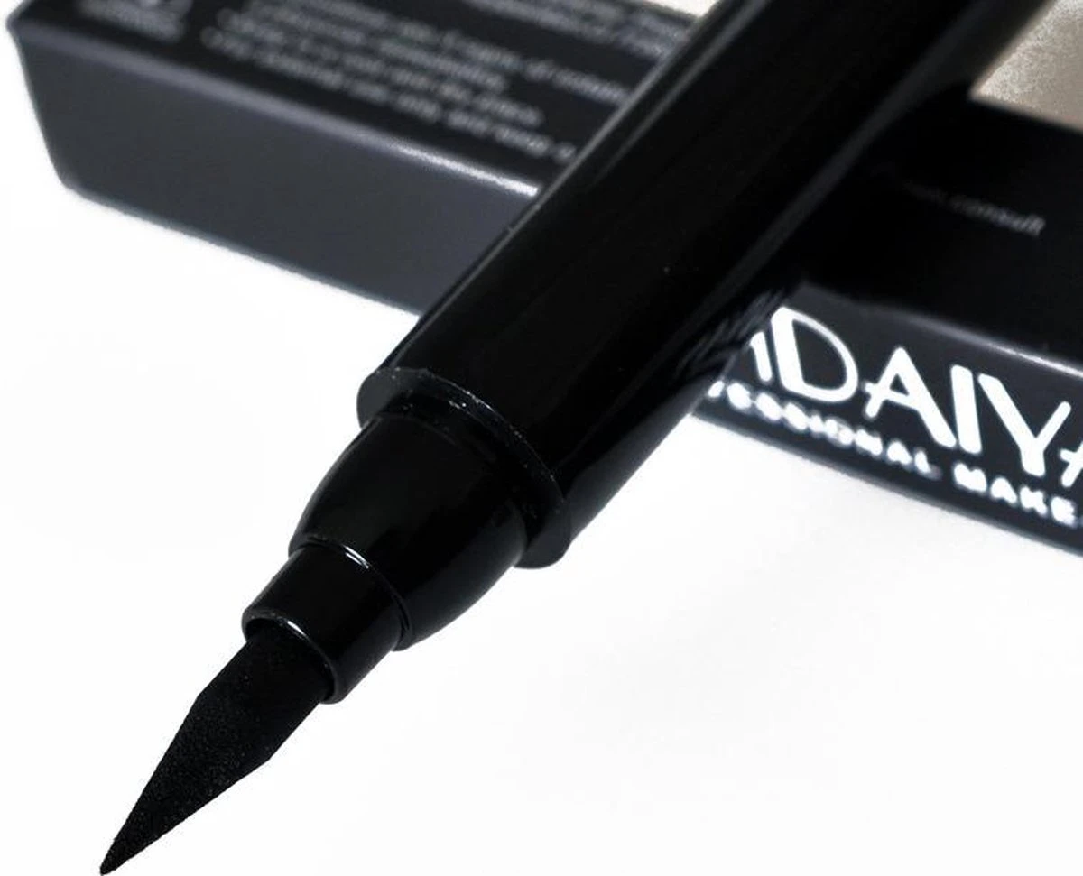 HANDAIYAN® | Eyeliner Met Wing Stempel | Zwarte Oog Stempel | 2 In 1 Eyeliner | Eyeliner Tool | Wing Eyeliner | Wing Stamp | 2 Stuks Per Verpakking 5 HANDAIYAN® | Eyeliner Met Wing Stempel | Zwarte Oog Stempel | 2 In 1 Eyeliner | Eyeliner Tool | Wing Eyeliner | Wing Stamp | 2 Stuks Per Verpakking - Afbeelding 5