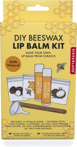 Kikkerland DIY Bijenwas Lip Balsem Kit - Maak Je Eigen Lippenbalsem - 100% Natuurlijk - Voor Twee Balsem Sticks -Glam Make-up Verkoop 629x1200 1