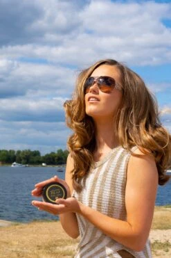 MaMo Subliem - Sublime Dry Tanning Powder - Medium - Baking Powder - Finishing Powder - Met Optie Shimmer - Tanning - Poeder - Spraytan - Glow - Grapes - Visagisten - Finishing Powder - Selftanning Powder - Na Zonnebrand Creme - Foundation - Make-up -Glam Make-up Verkoop 799x1200 1