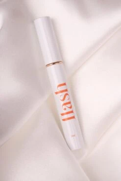 Célie Beauty FLASH - Wimperserum - Binnen 1 Week Zichtbaar Resultaat - 100% Vegan - Wimpergroei - Wimperverzorging - Volle Wimpers - Dikke Wimpers - 3ml - Hydraterend 13 Célie Beauty FLASH - Wimperserum - Binnen 1 Week Zichtbaar Resultaat - 100% Vegan - Wimpergroei - Wimperverzorging - Volle Wimpers - Dikke Wimpers - 3ml - Hydraterend -Glam Make-up Verkoop 800x1200 23