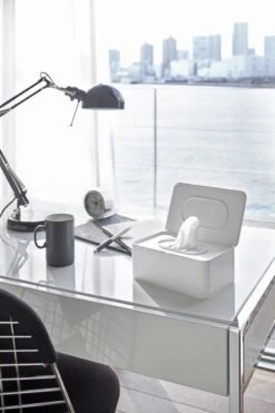 Yamazaki Bakje Voor Vochtige Doekjes - Wit - Met Deksel 25 Yamazaki Bakje Voor Vochtige Doekjes - Wit - Met Deksel -Glam Make-up Verkoop 800x1200 35