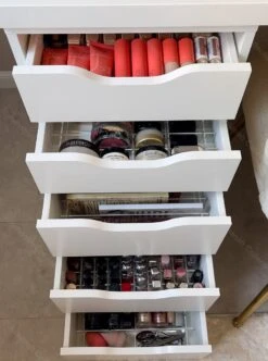 Jumanah® Collections "Sorted" - Large - Set A - Make Up Organizer Ladeverdeler Transparant Acryl- Ikea Alex 5 Ladeblok 13 Jumanah® Collections "Sorted" - Large - Set A - Make Up Organizer Ladeverdeler Transparant Acryl- Ikea Alex 5 Ladeblok -Glam Make-up Verkoop 893x1200 4