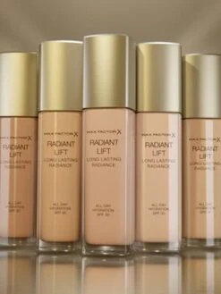 Max Factor - Radiant Lift Foundation - 050 Natural -Glam Make-up Verkoop 900x1200 20