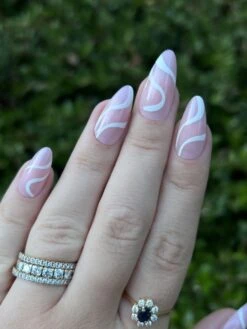 Merkloos Witte Lijntjes Nagels - Plaktabs - Plaknagels - Medium Lang 6 Merkloos Witte Lijntjes Nagels - Plaktabs - Plaknagels - Medium Lang -Glam Make-up Verkoop 900x1200 9