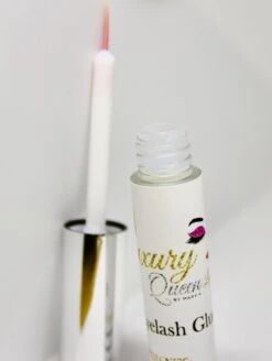 Luxuryqueenlashes Wimperlijm - Clear, Doorzichtig (2st) (NIEUWE VERPAKKING) 6 Luxuryqueenlashes Wimperlijm - Clear, Doorzichtig (2st) (NIEUWE VERPAKKING) -Glam Make-up Verkoop 904x1200 2