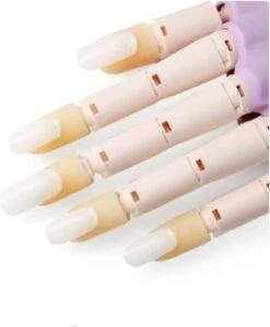 Oefen Nagels - 100 Stuks – Wit – Nailtrainer Tips - Nailtrainer Nagel Oefenhand - Oefenhand Voor Nagels – Nagel Oefenhand – Nailtrainer Refill – Nagel Bedjes Oefenhand -Glam Make-up Verkoop 992x1200